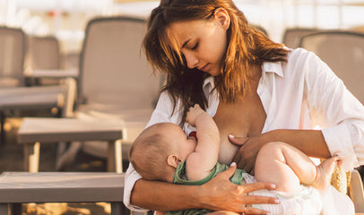 mom breastfeeding in public