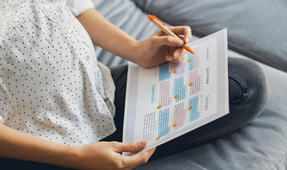 woman planning pregnancy trimester with calendar