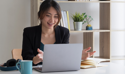 woman looking at fertility and infertility resources on the web